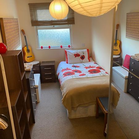 35 Mins To Central London. 3 Bedrooms. 2 Bathrooms With Garden Extérieur photo