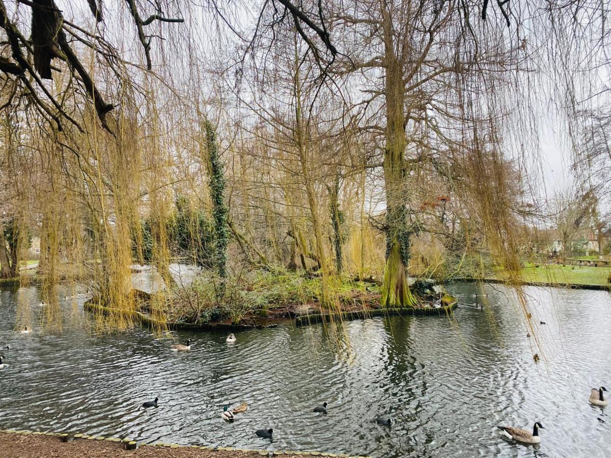 35 Mins To Central London. 3 Bedrooms. 2 Bathrooms With Garden Extérieur photo