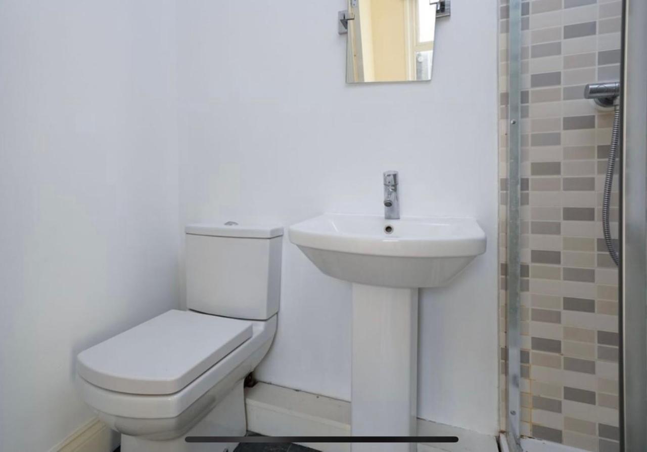 35 Mins To Central London. 3 Bedrooms. 2 Bathrooms With Garden Extérieur photo