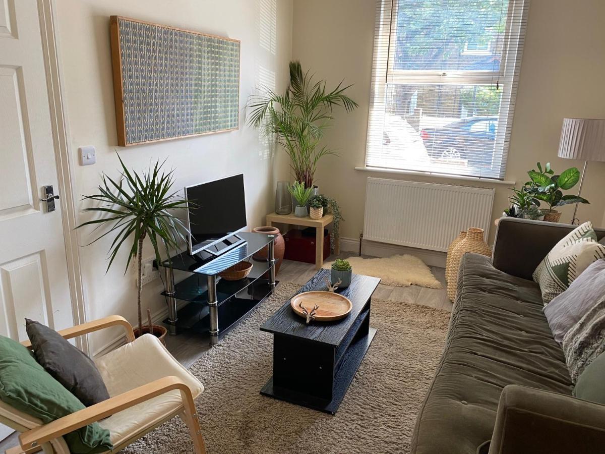 35 Mins To Central London. 3 Bedrooms. 2 Bathrooms With Garden Extérieur photo